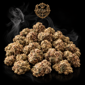 Illustration de CHEESE ELITE+ inspirée des photos du produit : tas de Small Buds sur fond noir, fumée fondue et médaillon doré Elite+.